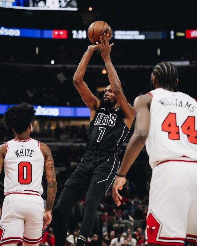 关于杜兰特重返赛场，领先优势明显首场状态出色，公牛观众沸腾！再创辉煌时刻的信息