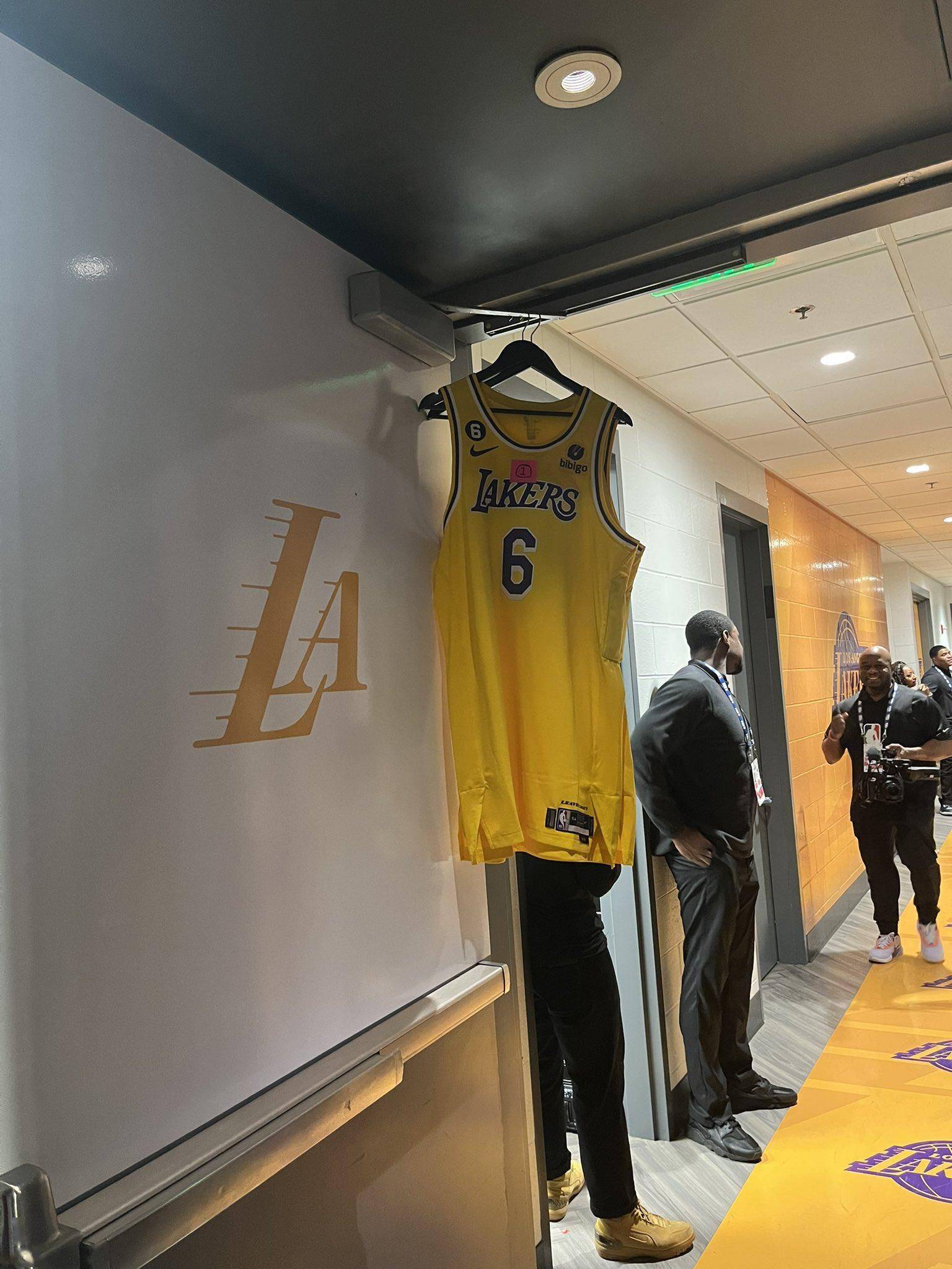 转折点托特纳姆更衣室发声,NBA季后赛今夜攻防权衡,球迷炸锅,数据趋势出现新变化的简单介绍 转折点托特纳姆更衣室发声,NBA季后赛今夜攻防权衡,球迷炸锅,数据趋势出现新变化的简单介绍