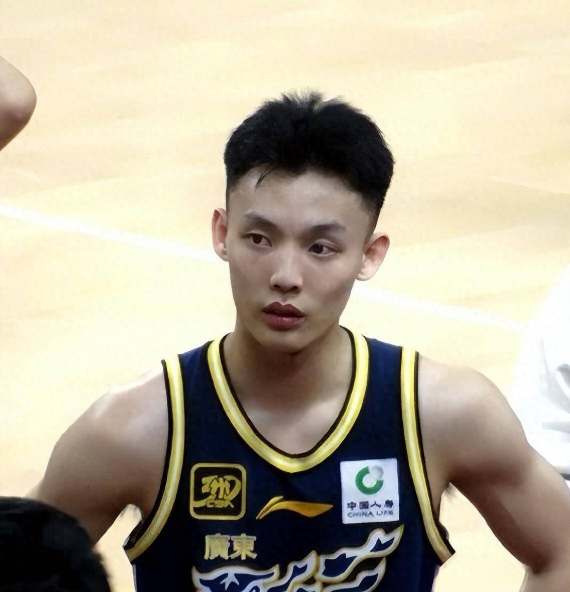 关于CBA常规赛倒计时，深圳男篮赛后临场应变，细节引发关注，赛场秩序良好，阵容厚度经受考验的信息